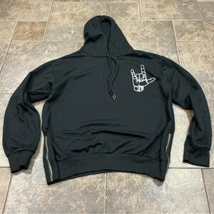 🥵 Black Hoodie with “I love you” Hand Graphic